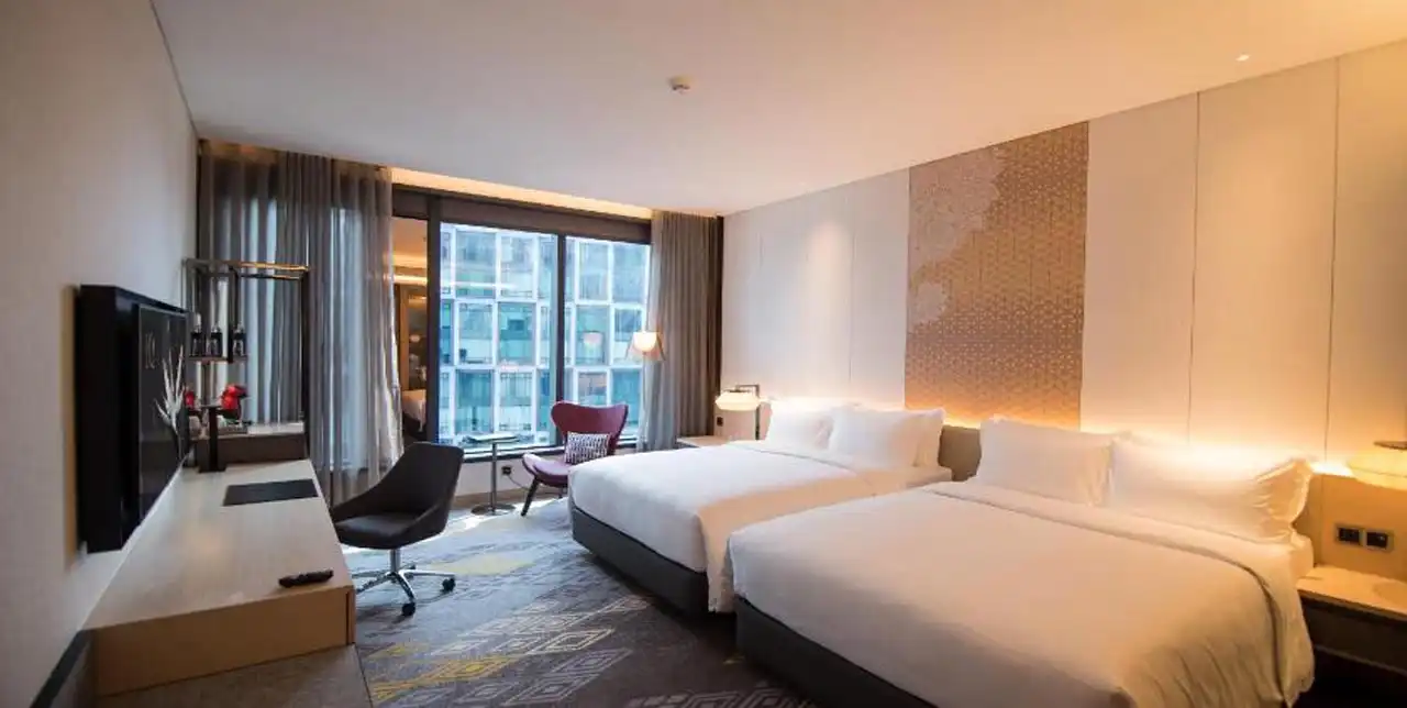 فندق اي كيو (EQ)